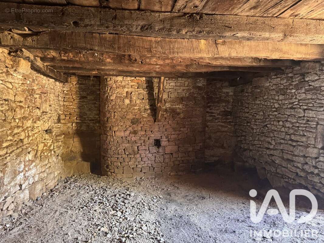 Maison 35 m² à Caniac-Du-Causse  - photo 5