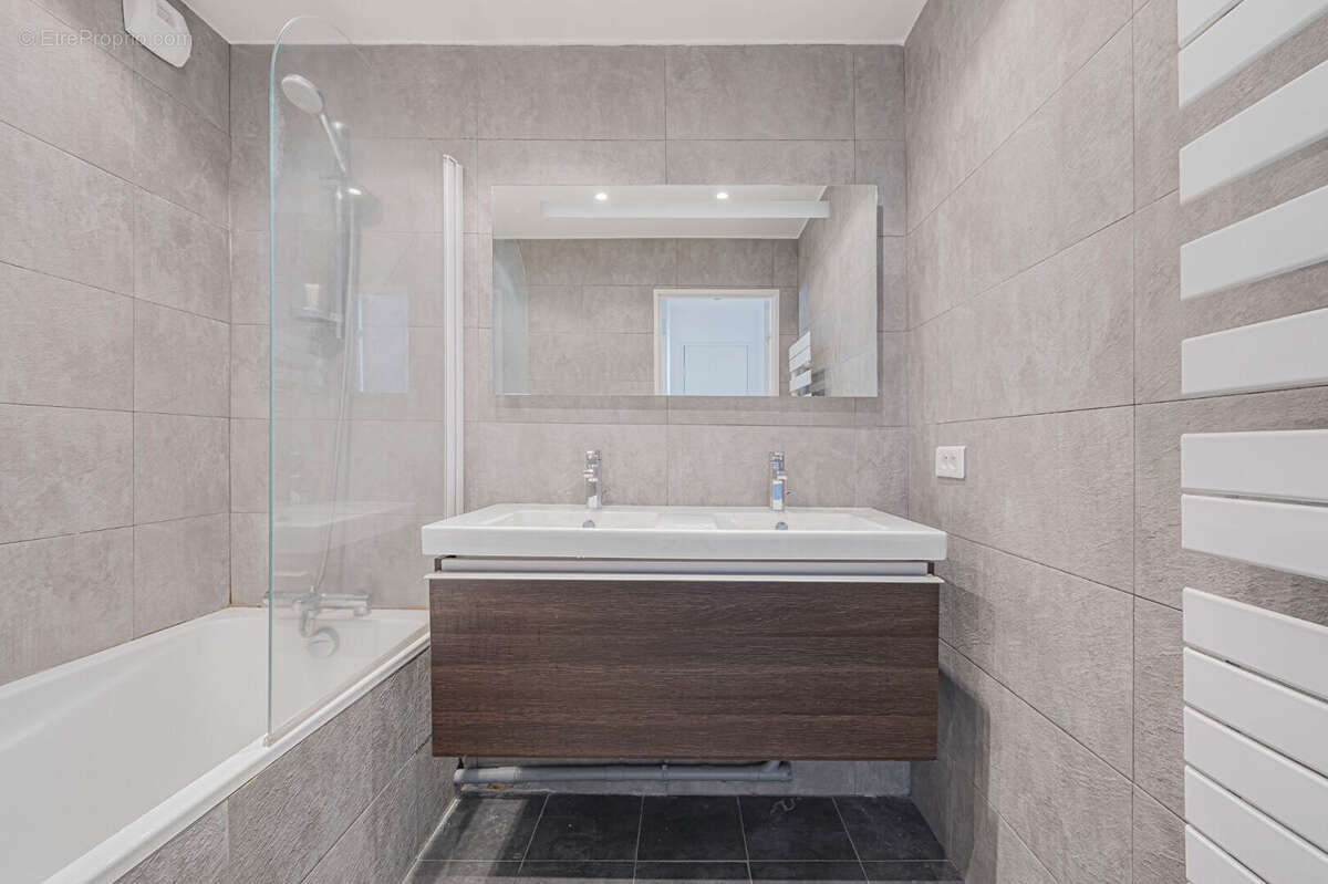 Appartement à PARIS-14E