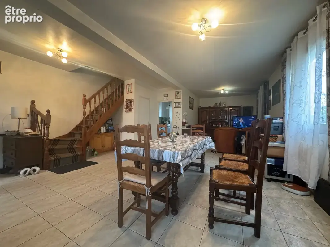 BLANC-MESNIL SUD : maison familiale avec atelier & 2 garages et plusieurs accès véhicules - photo 2