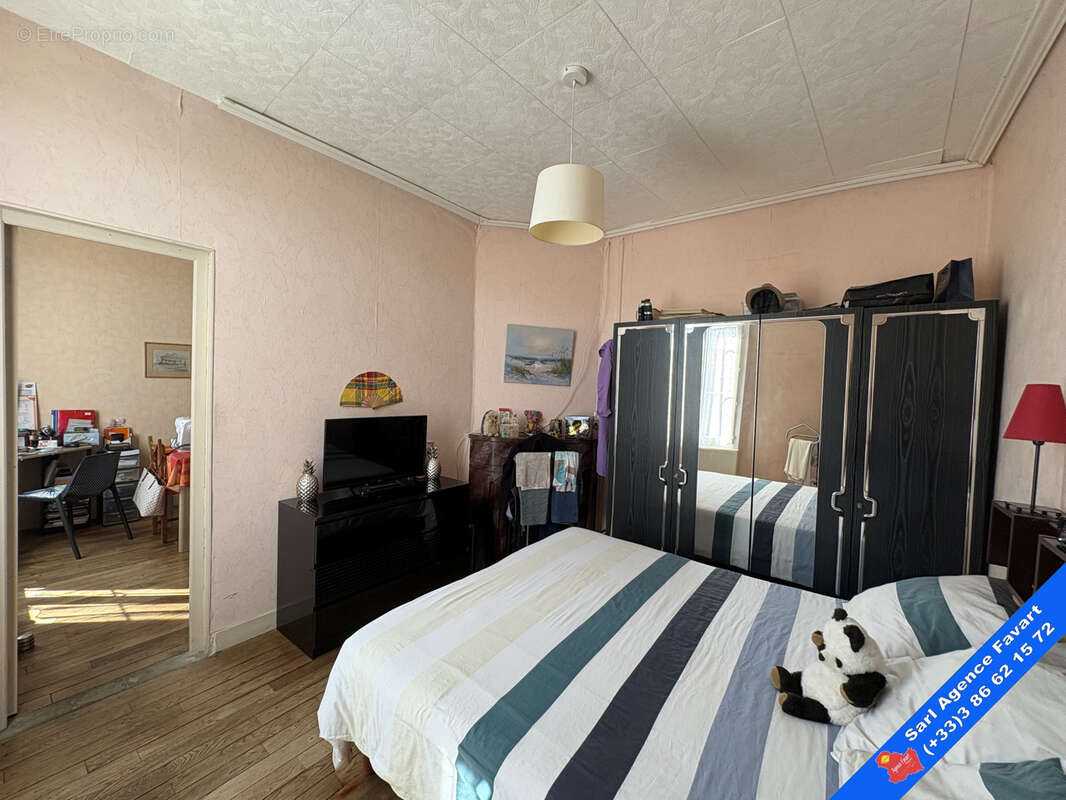 Appartement à LAROCHE-SAINT-CYDROINE