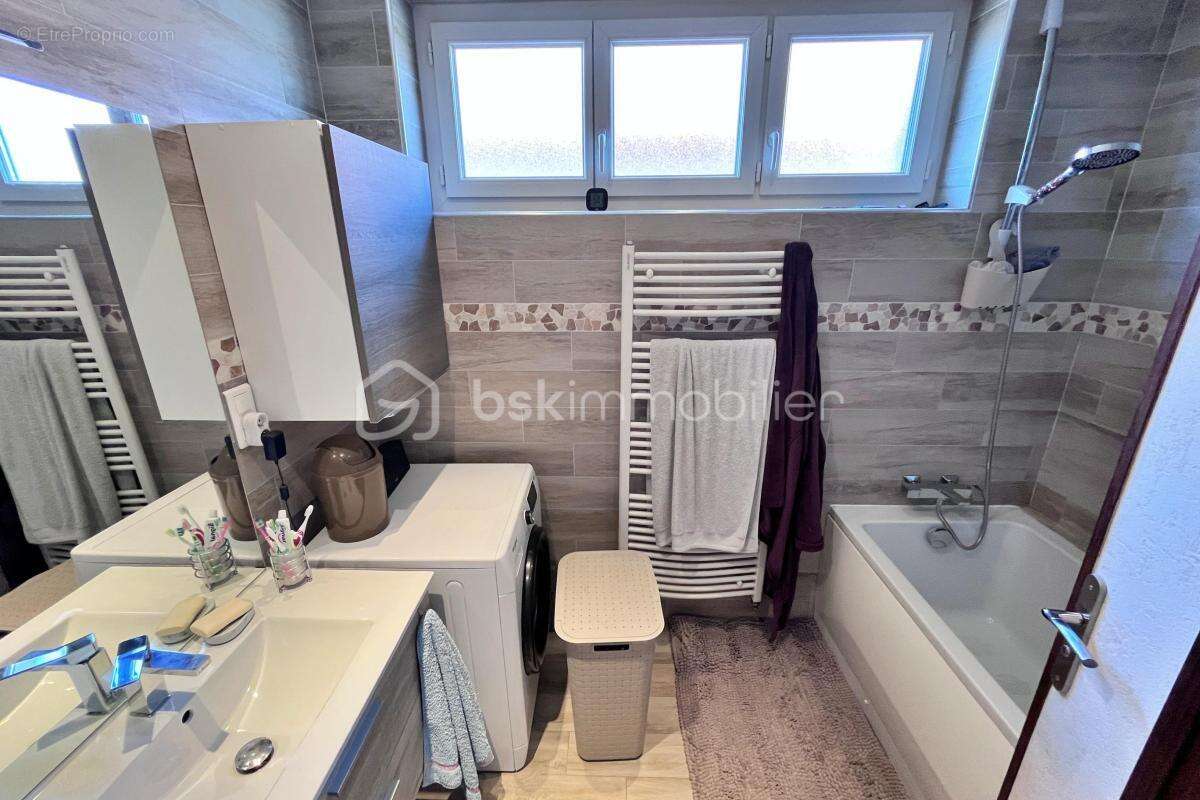 Appartement à LA ROCHE-SUR-FORON