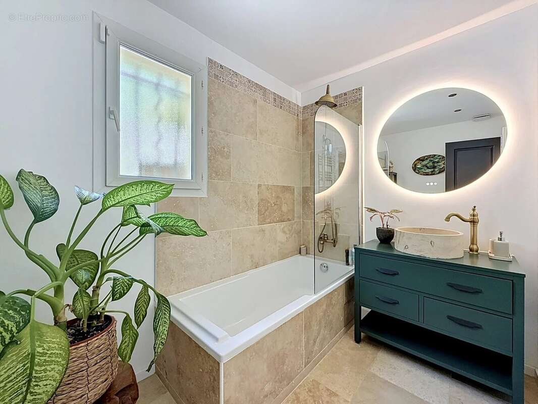 Maison à TOURRETTE-LEVENS