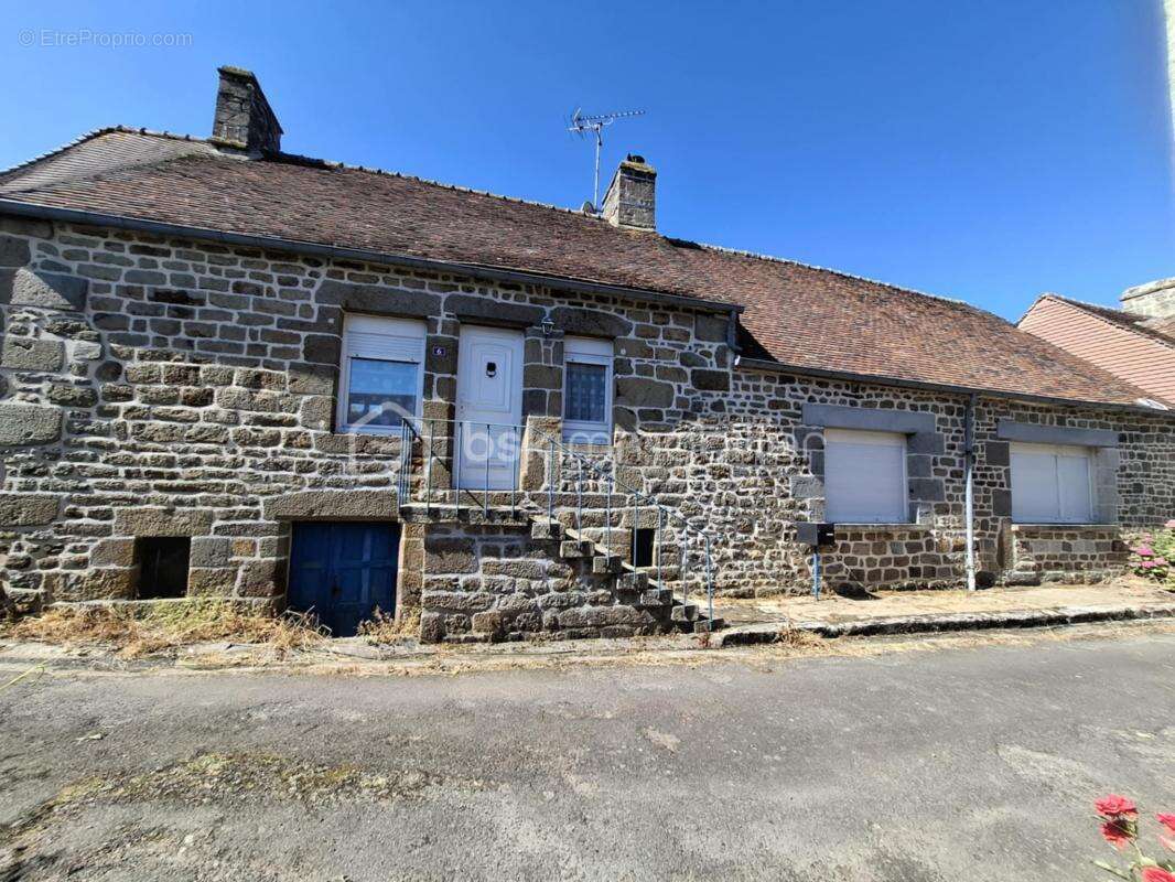 Maison à CARROUGES