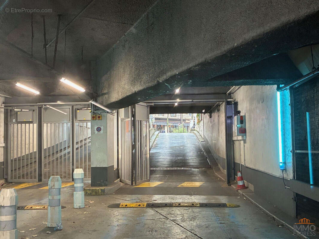 Parking à PARIS-13E