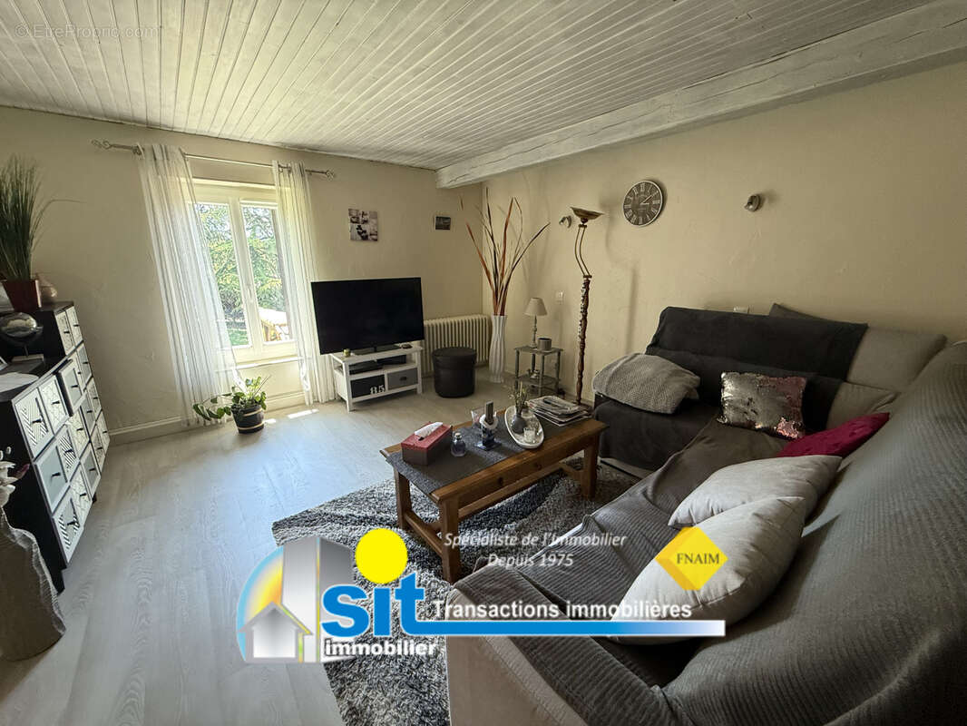 Maison à REVENTIN-VAUGRIS