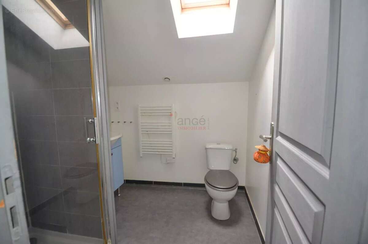 Appartement à NEUVILLE-SUR-AIN