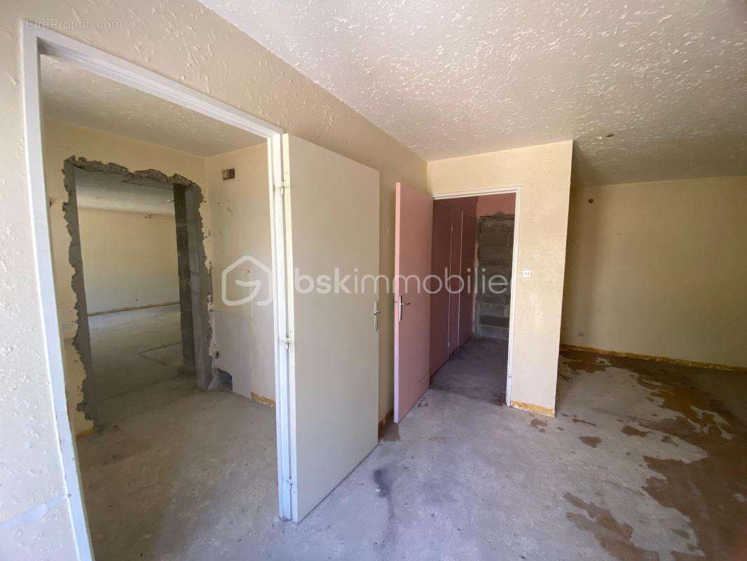 SAINT-CHRISTOL ((84) - Créez votre grand T2 sur mesure avec balcon ! Plateau sous forme d'appartement de 68 m² env. situé au 1er - photo 14