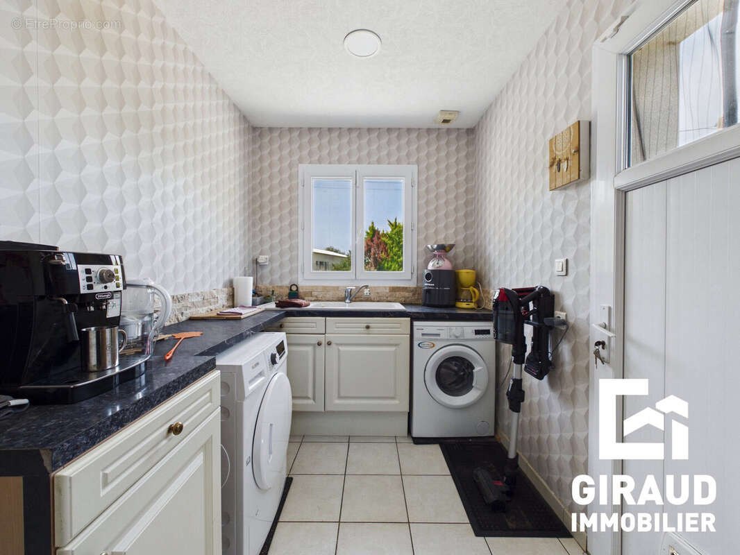 Maison 131 m² à La Caillere-Saint-Hilaire  - photo 5