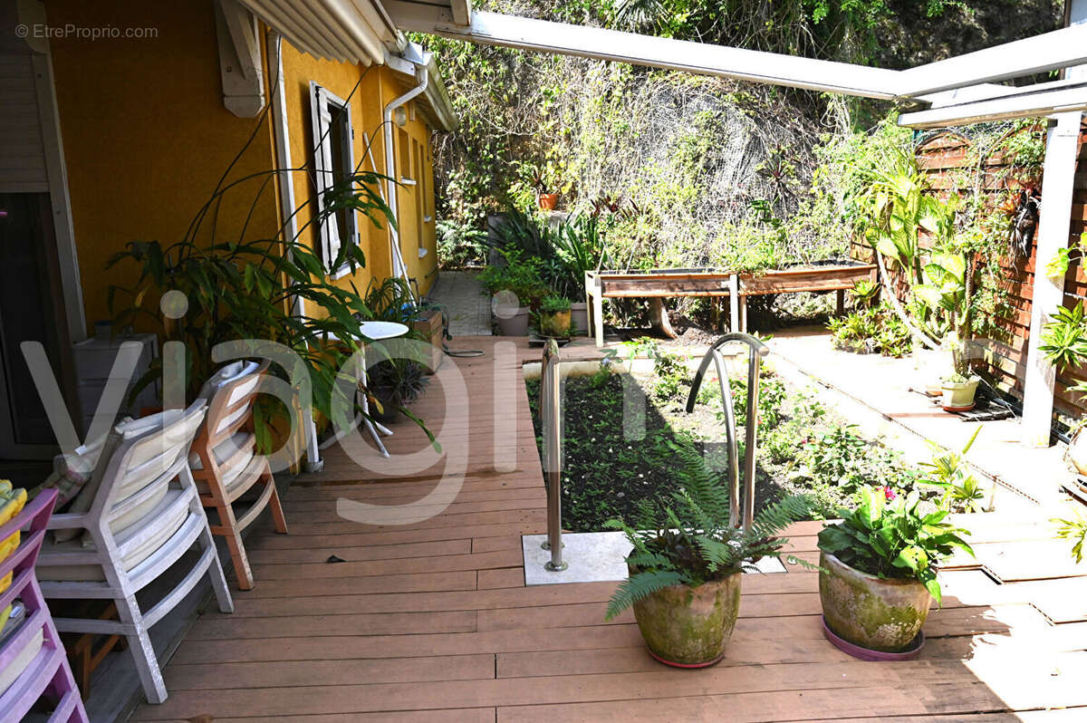 Maison à LES ABYMES