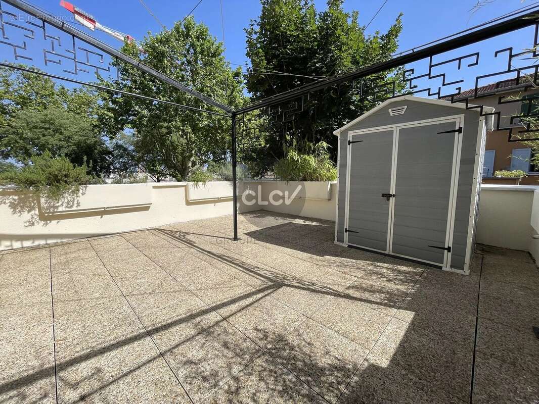 Maison sur le toit / Duplex Dernier étage avec Terrasse / La Soie 69120 Vaulx en Velin - photo 2