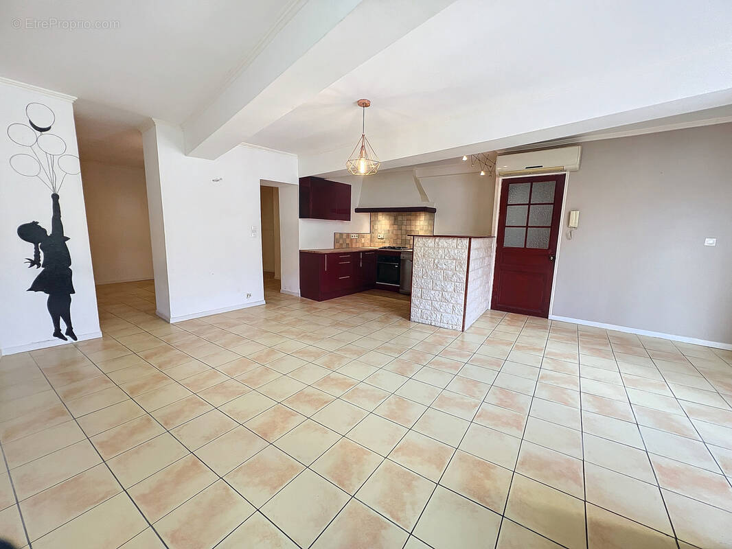 Maison à PEZILLA-LA-RIVIERE