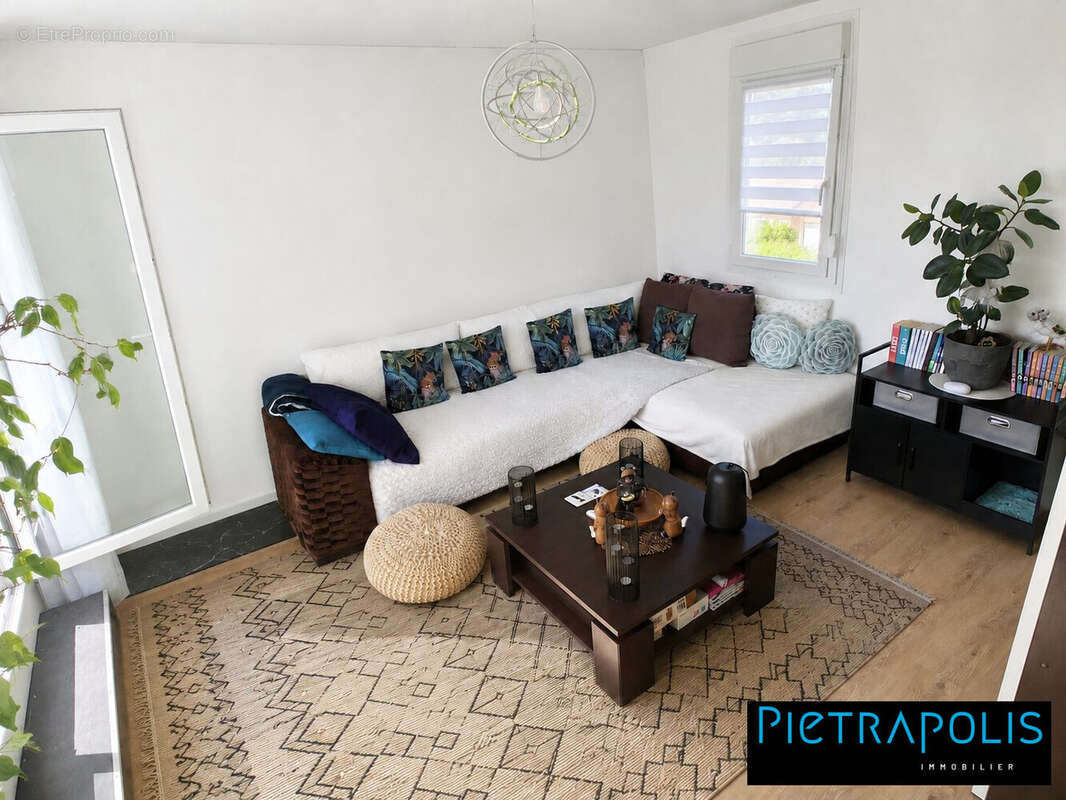 Appartement à SAINT-GEORGES-DE-RENEINS