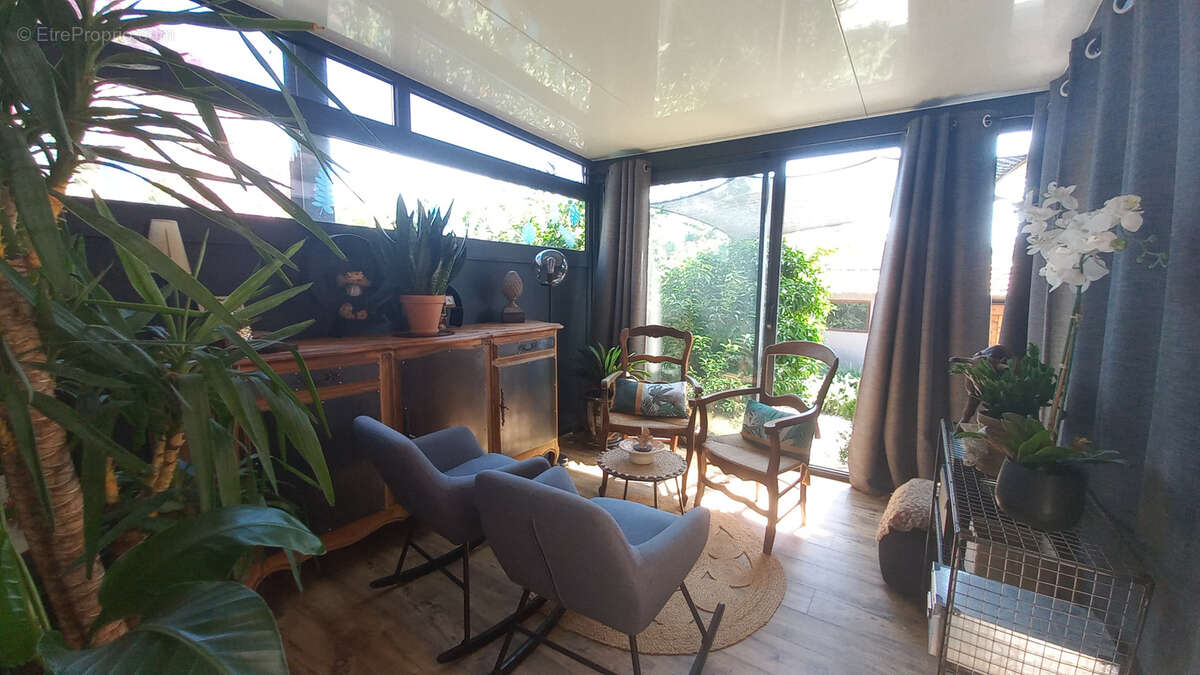 investissement locatif / Batisse de caractère divisée en 2 lots. - photo 19
