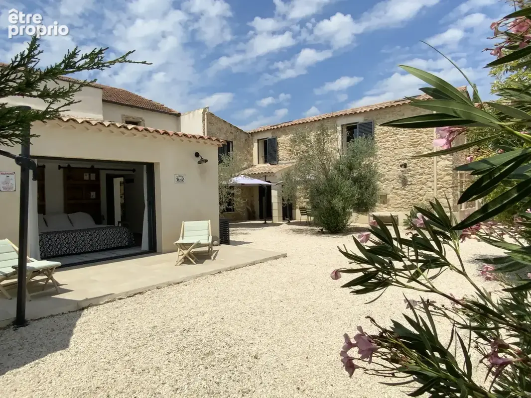 Mas provençal avec piscine, jardin et vue sur les vignes. - photo 1