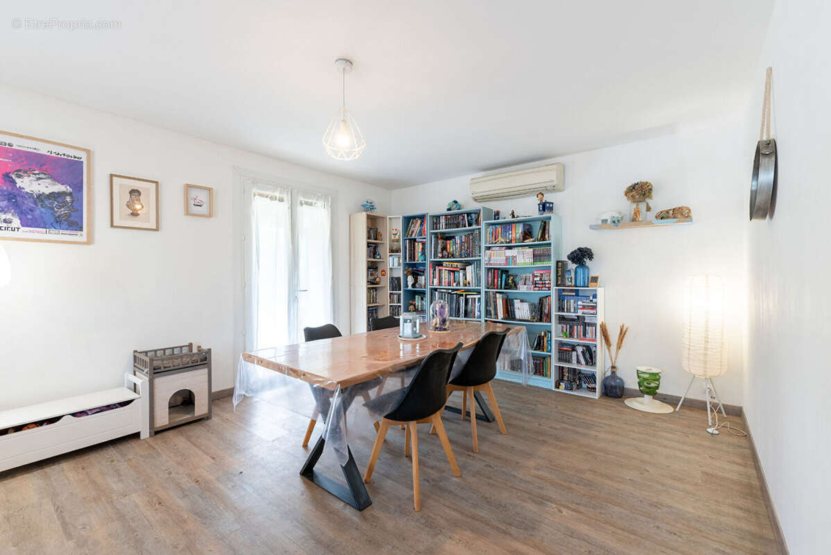 Maison à VILLENEUVE-DE-MARSAN