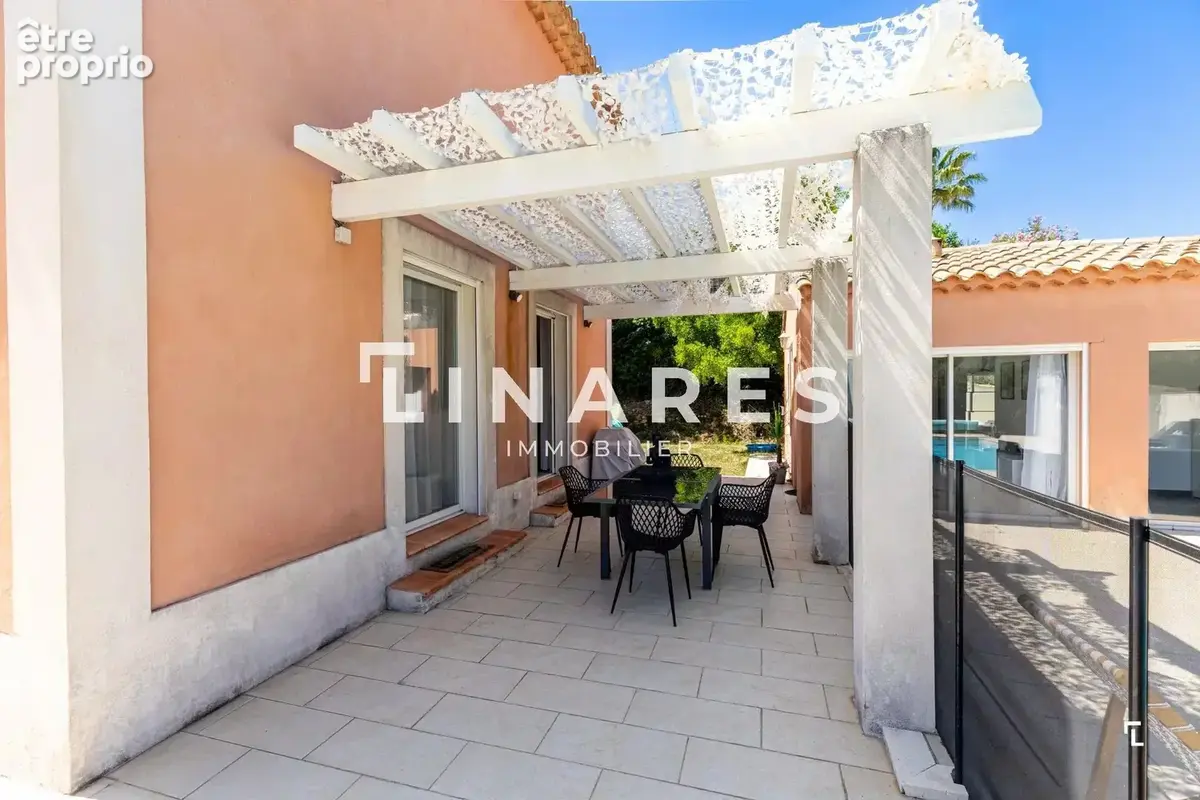LA VILLA DE L’ÉTANG - Villa T5 de 170m2 -  Jardin de 1760m2 - Dépendance - 13800 ISTRES - photo 20
