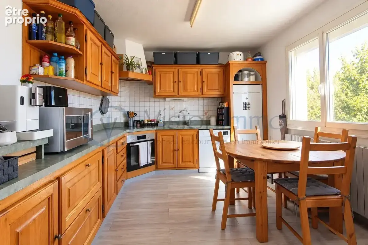 Maison familiale lumineuse de 120m2 avec 4 chambres dont une suite parental, garage et dépendance à Levier - photo 3