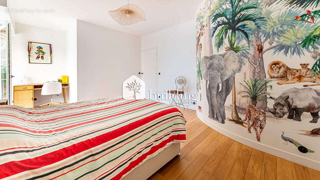 Appartement à NEUILLY-SUR-SEINE