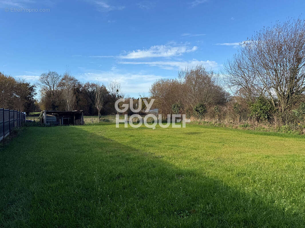 Terrain à LA BOUSSAC