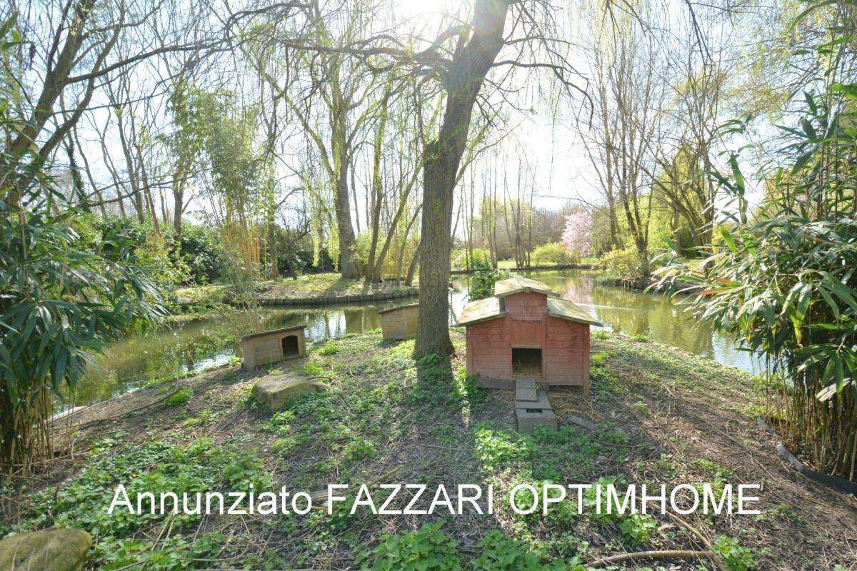 Au cœur d’un domaine clos de 1,5 hectare, ce moulin rénové offre un cadre unique entre étang, rivière et nature préservée - photo 23