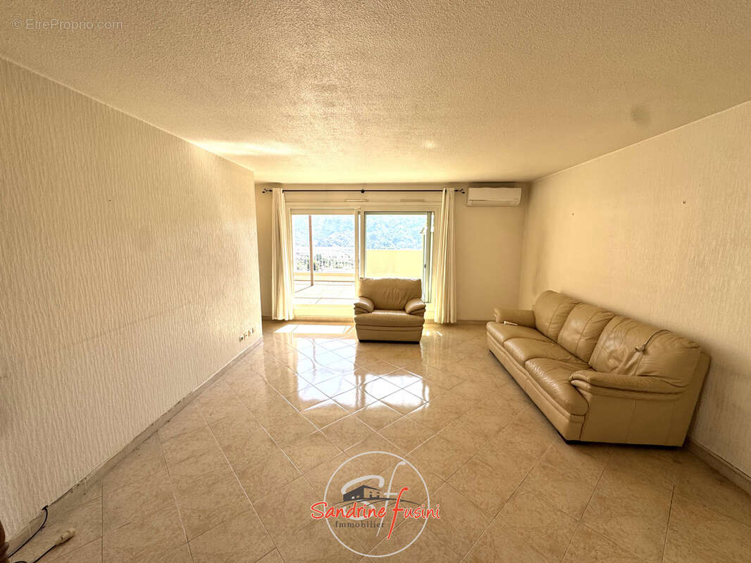 Appartement à CARROS