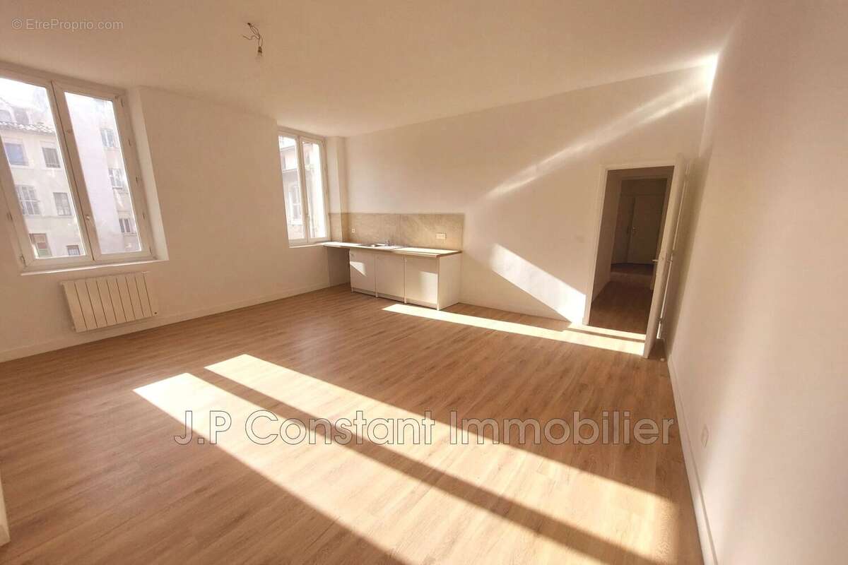 Appartement à MARSEILLE-1E
