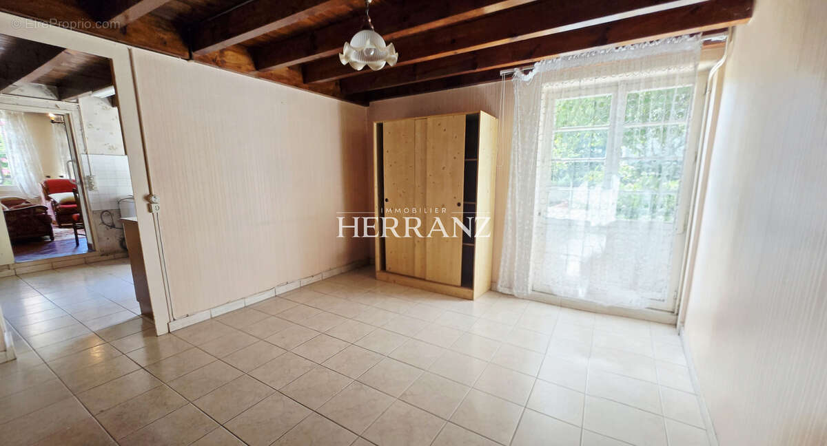 Maison en pierre - 139 m2 - Jardin et Garage - photo 7