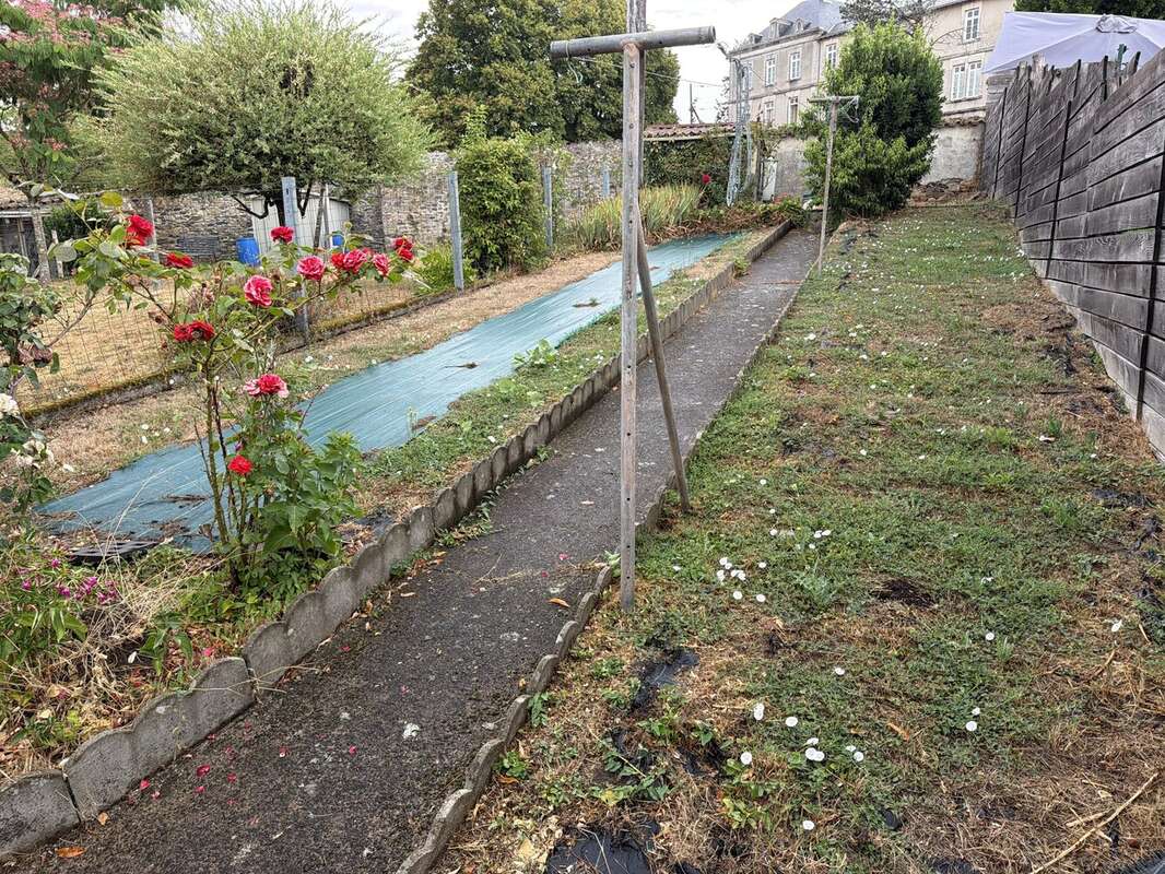 Grande maison de ville spacieuse et modulable, située au cœur de cette ville animée - photo 2