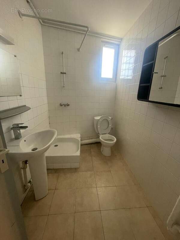 Appartement 69 m² à Saint-Georges-Les-Bains  - photo 8
