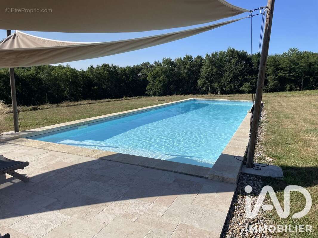 Maison 305 m² à Sigalens  - photo 4