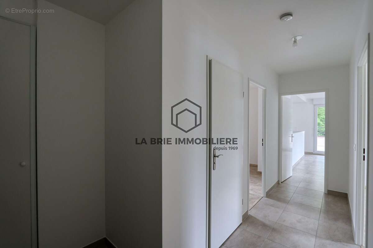 Appartement 4 pièces 70 m² à vendre à Emerainville (77184) - photo 8