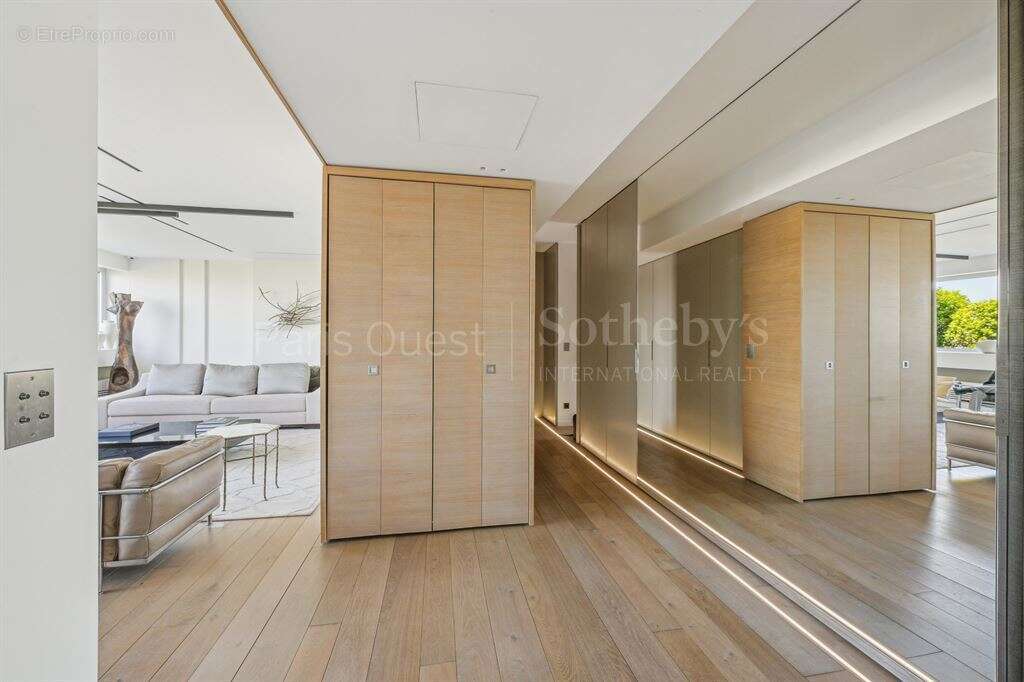 Appartement à PARIS-16E