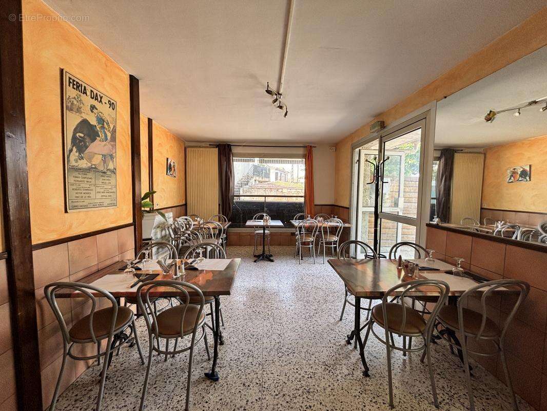 Commerce à RODILHAN