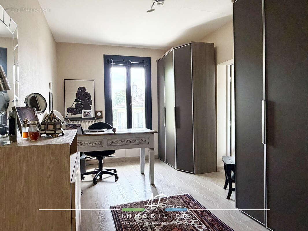 Laissez-vous séduire par cette charmante longère rénovée de 155m2 au calme… - photo 8