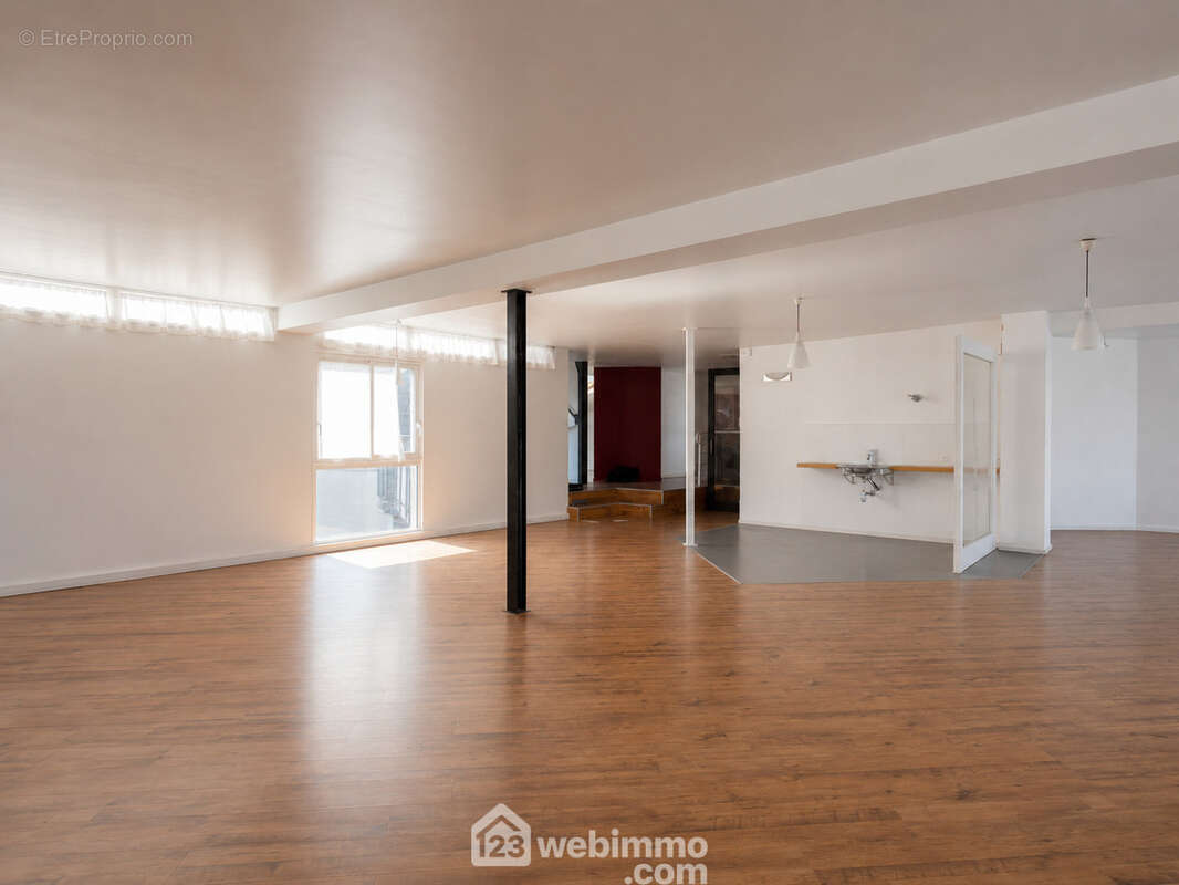Appartement 176 m² à Maze  - photo 4