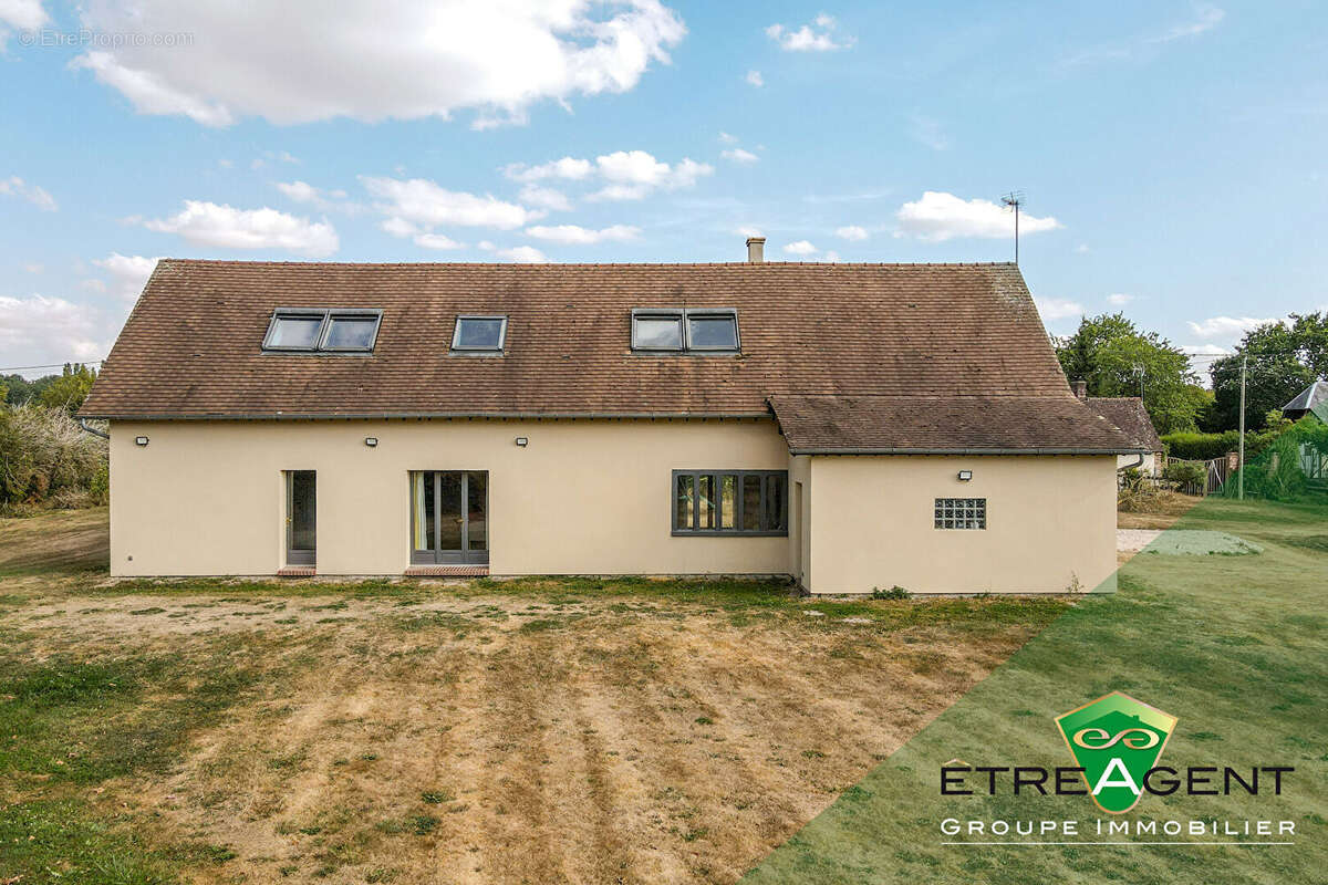 Maison LE FIDELAIRE - 200 m² - 4 chambres - photo 3
