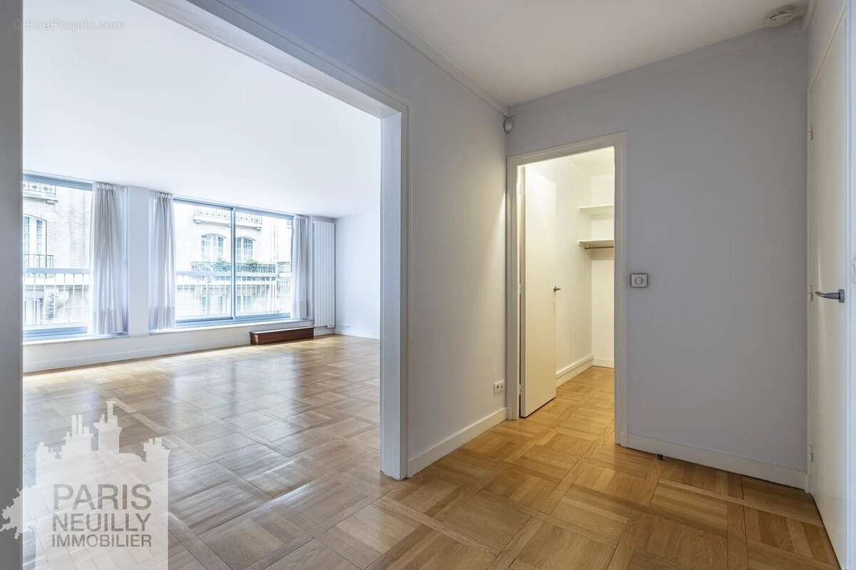Appartement à PARIS-16E