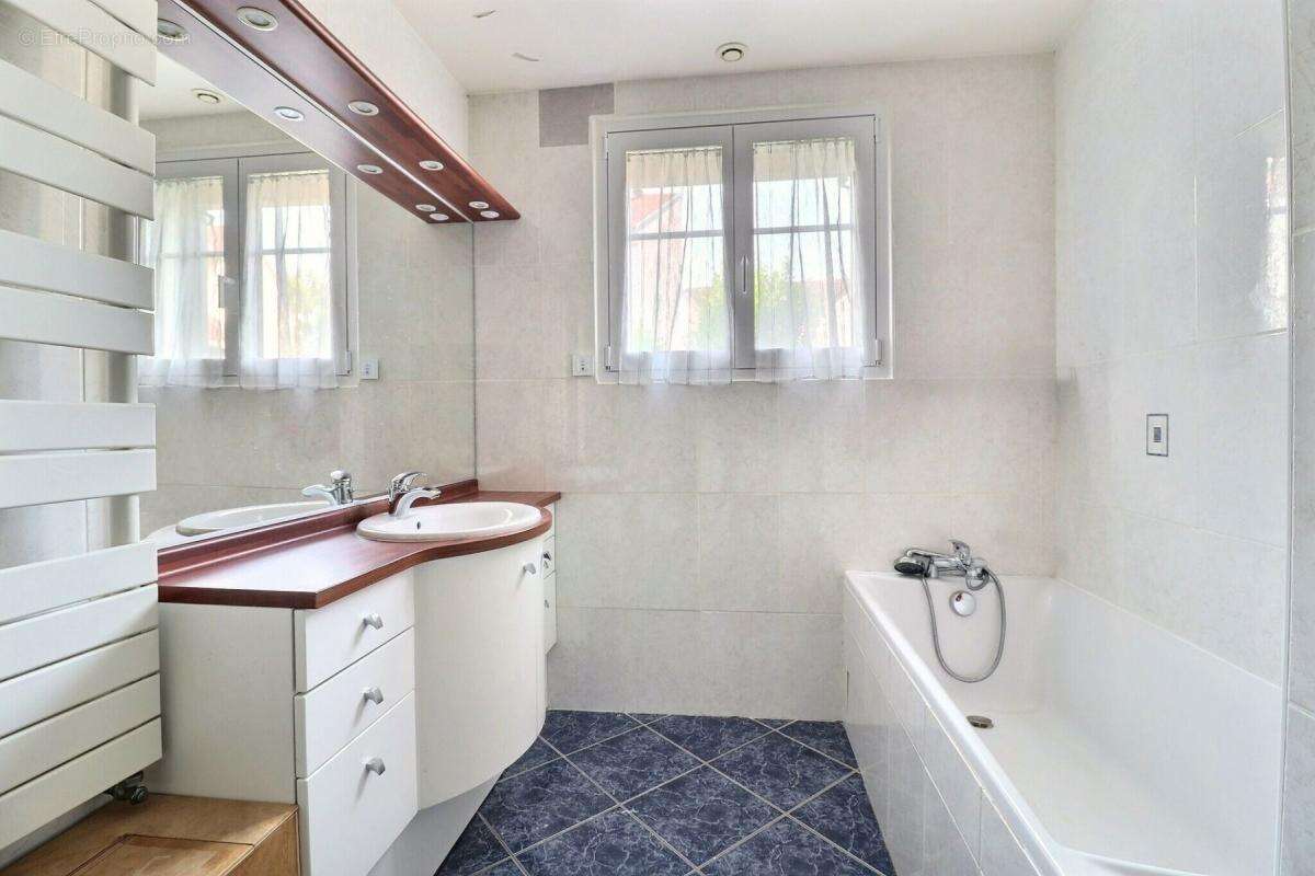 Maison à CROISSY-SUR-SEINE