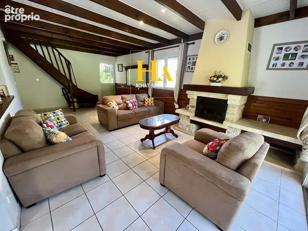 Maison Saint Joseph - Plaine des grègues  8 pièces 232.8 m2 - photo 3
