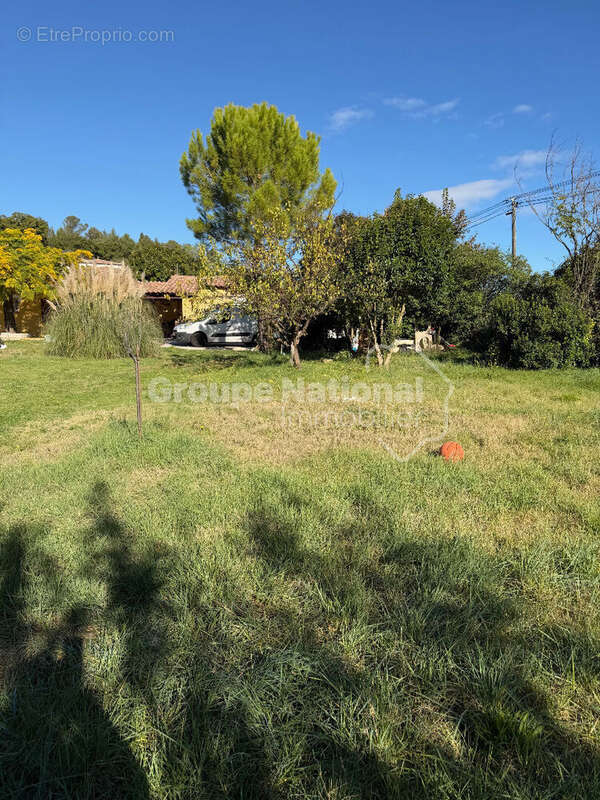 Terrain à CRUVIERS-LASCOURS