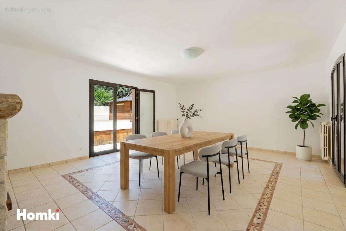 Maison à VALBONNE