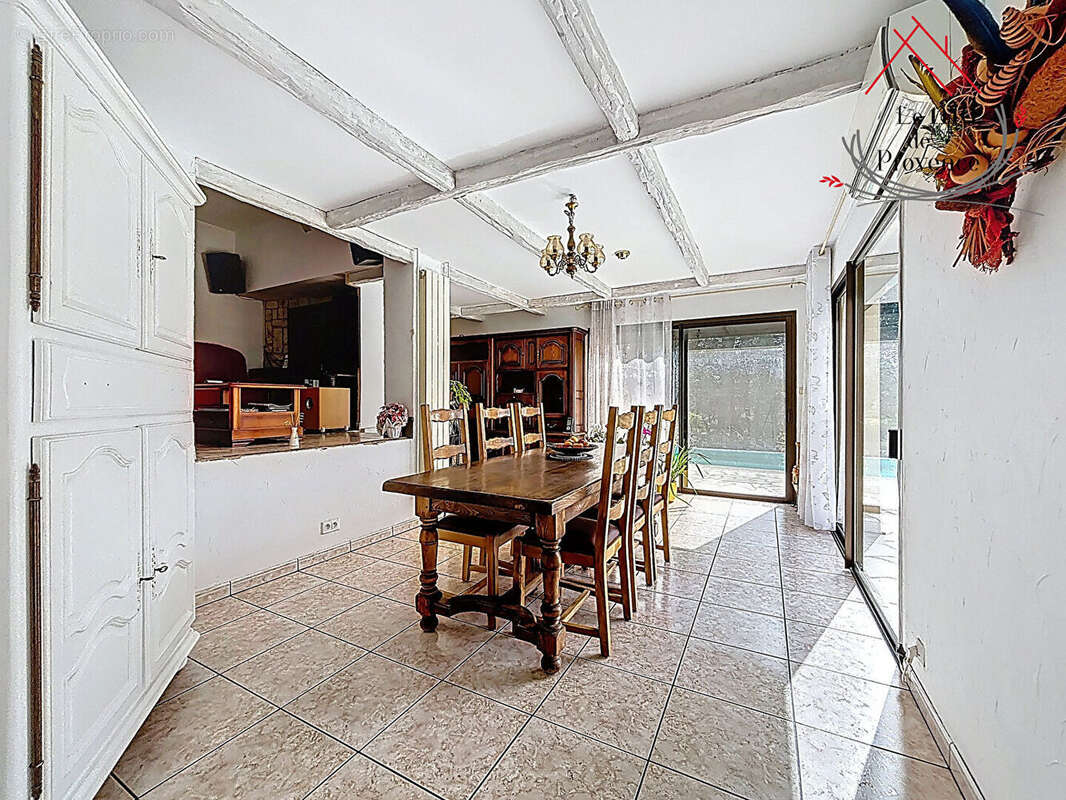 Maison à UCHAUX