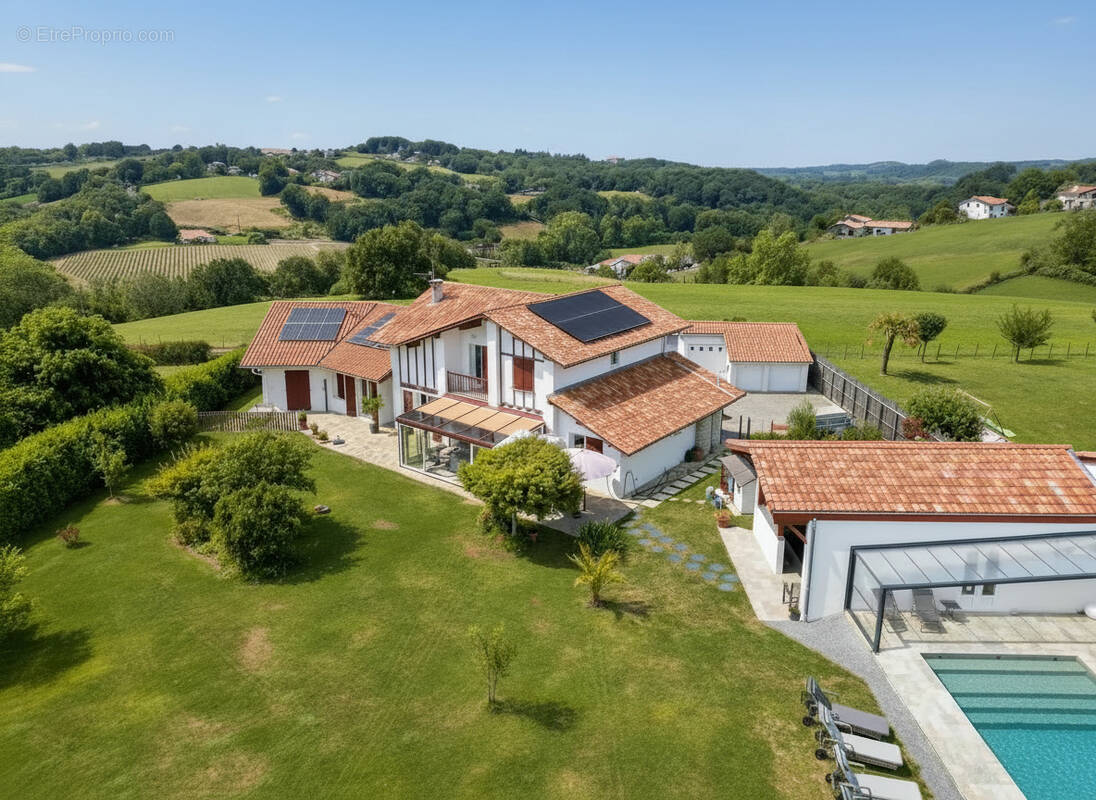 Maison à LARRESSORE