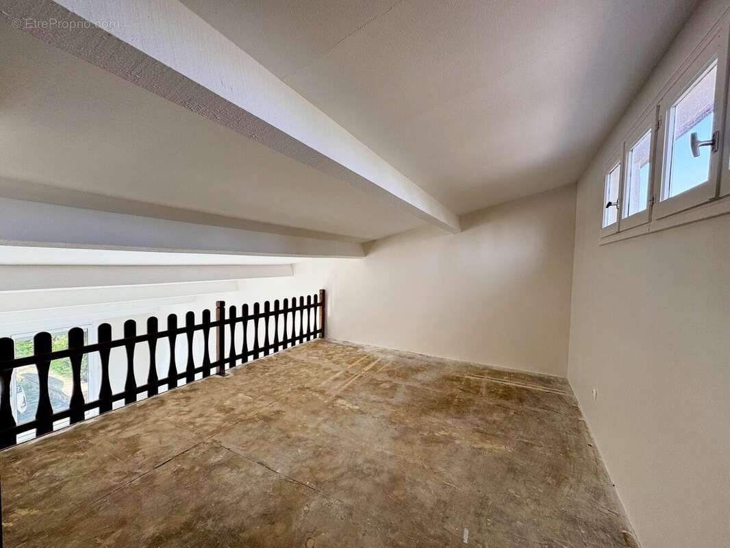 Maison à LE MESNIL-SAINT-DENIS