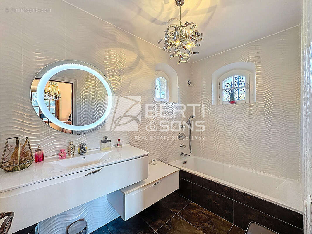 Maison à MANDELIEU-LA-NAPOULE