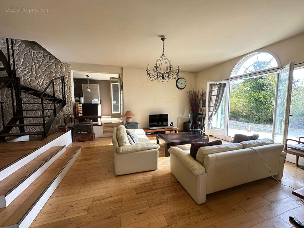 Maison à VERRIERES-LE-BUISSON