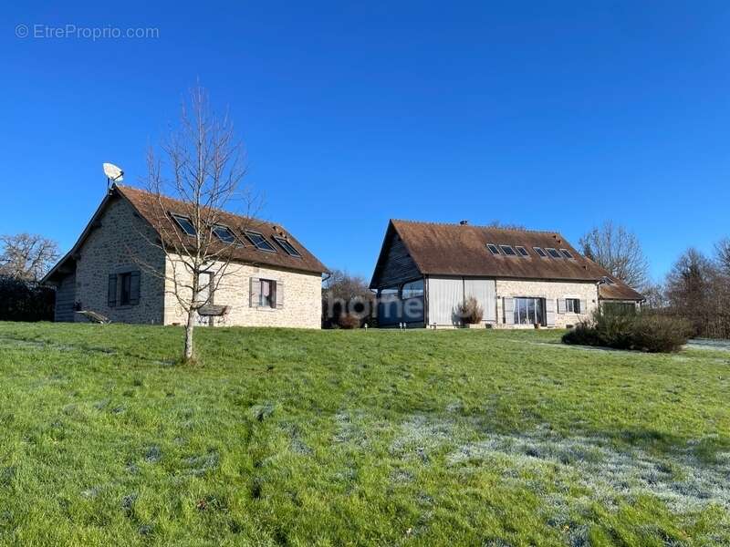 Maison à MAILHAC-SUR-BENAIZE
