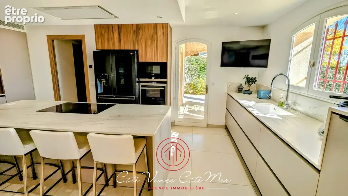 Maison familiale de 181 m2 avec piscine à Vence (06140) - photo 15