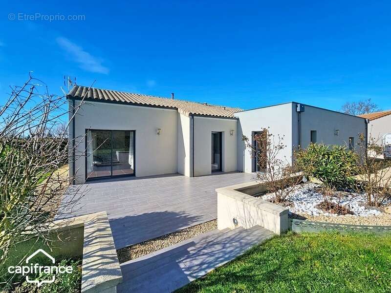 Maison de plain-pied 121 m² – 3 chambres – 3 garages (87m²) – terrain clos 1 454 m² – Boussais (79) proche Airvault - photo 17