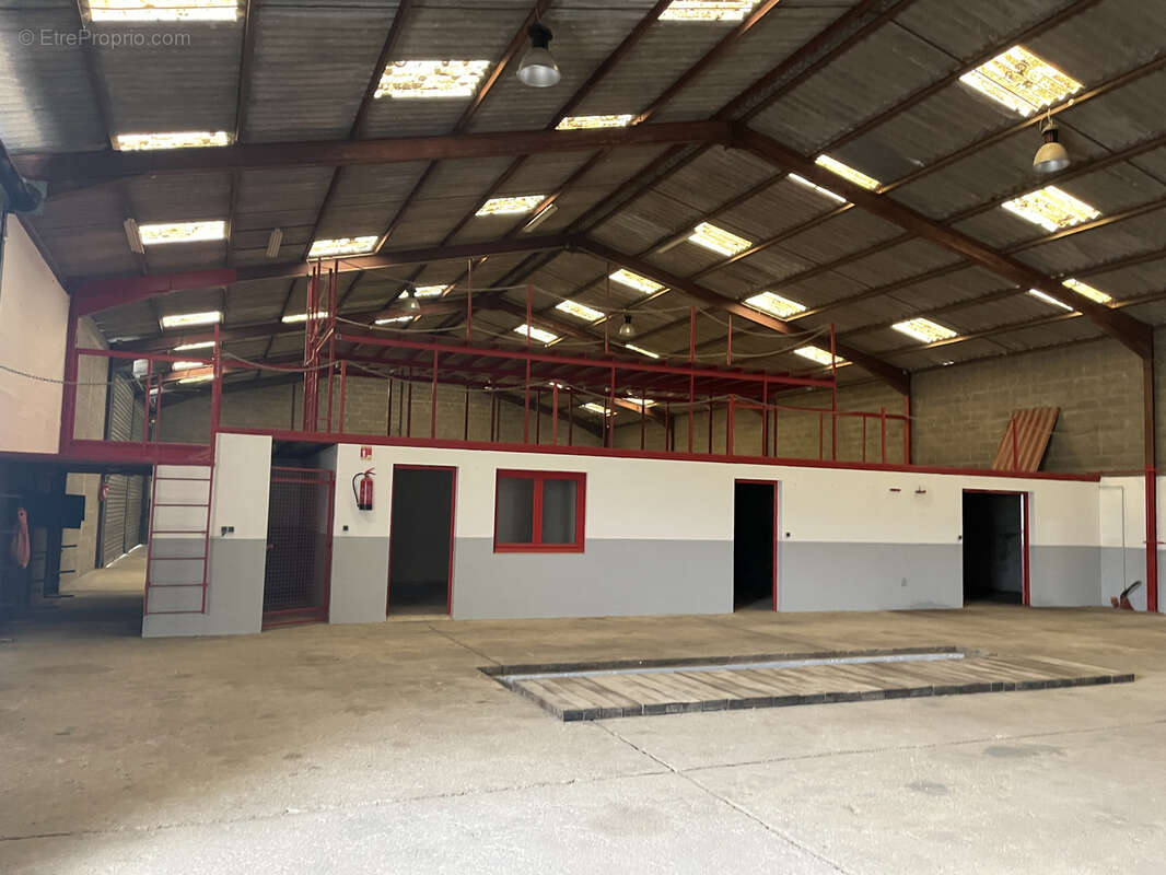 Commerce à CONNERRE